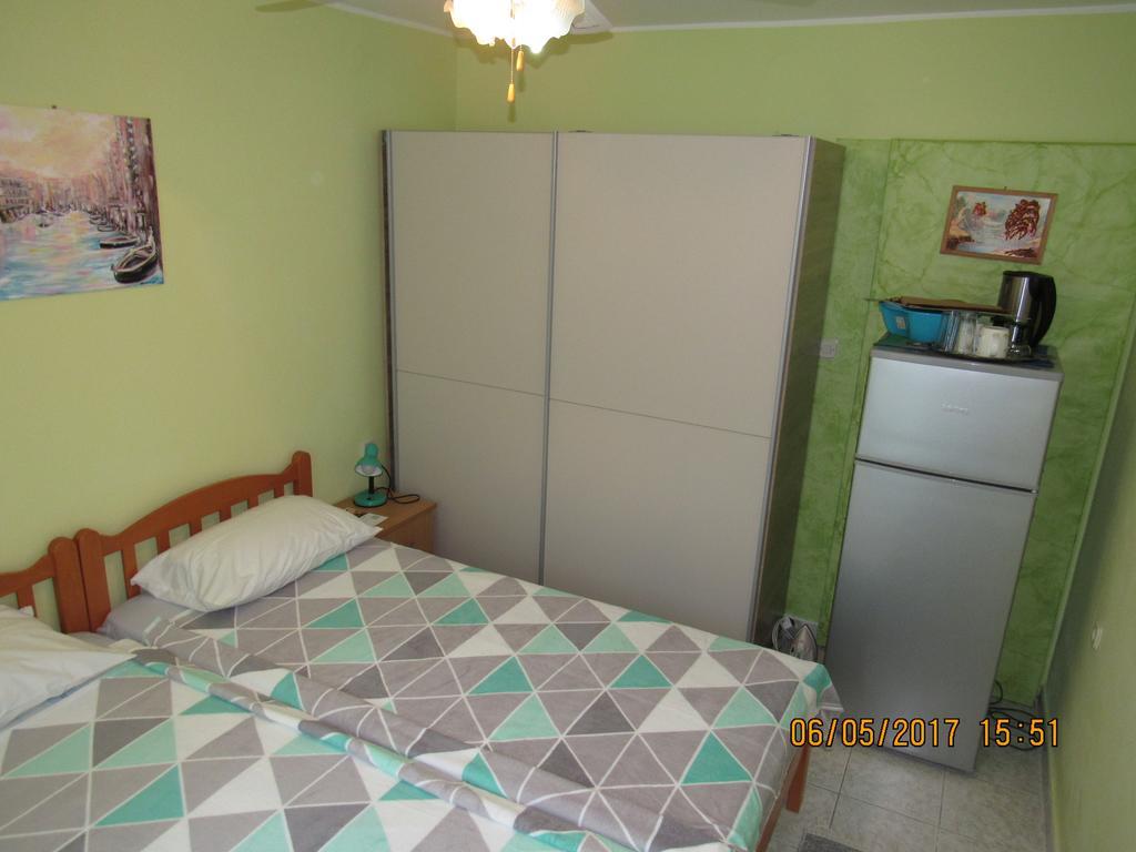 Guest House Vanessa Супетар Экстерьер фото